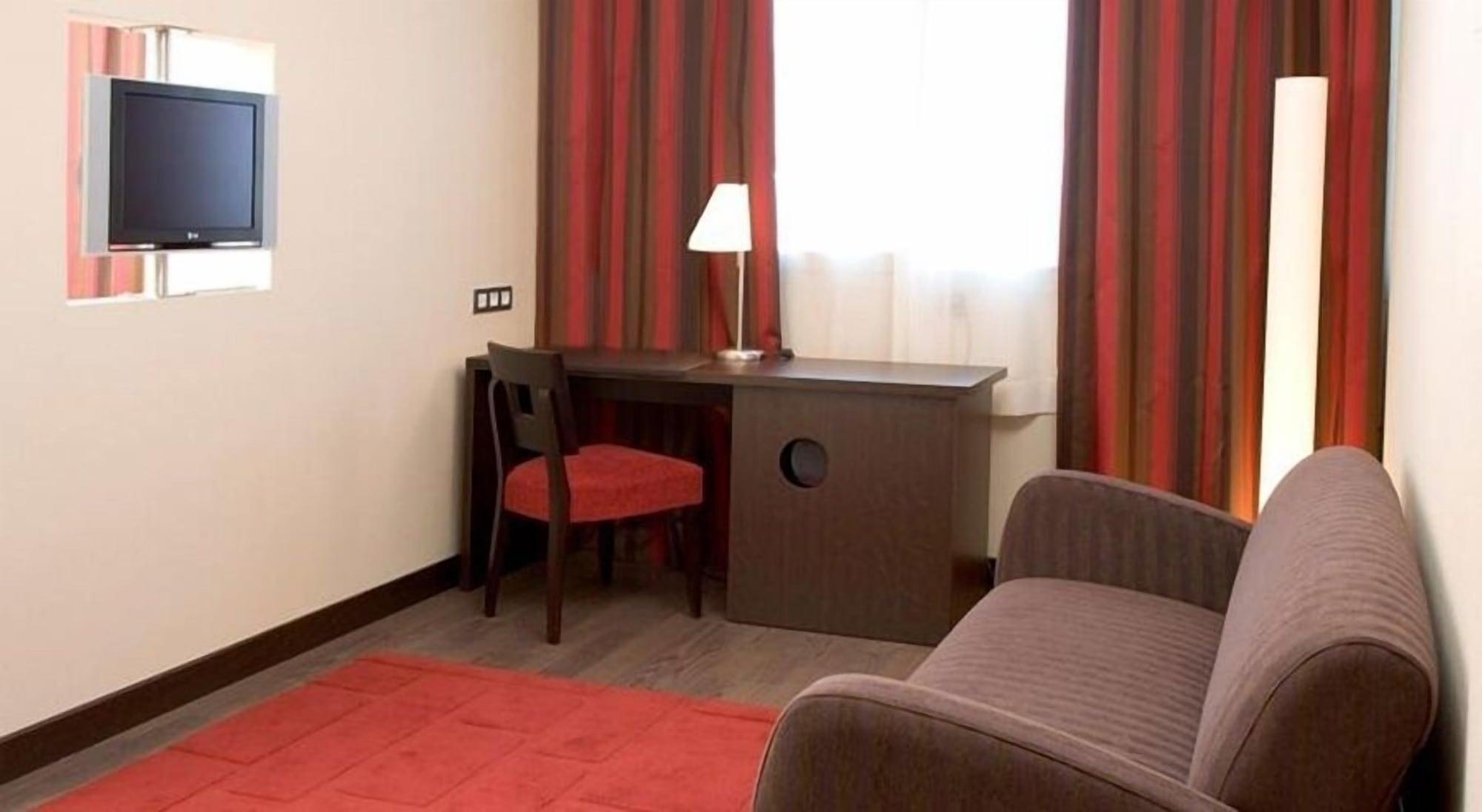 Azz Pamplona Norte Hotel Berriozar Szoba fotó