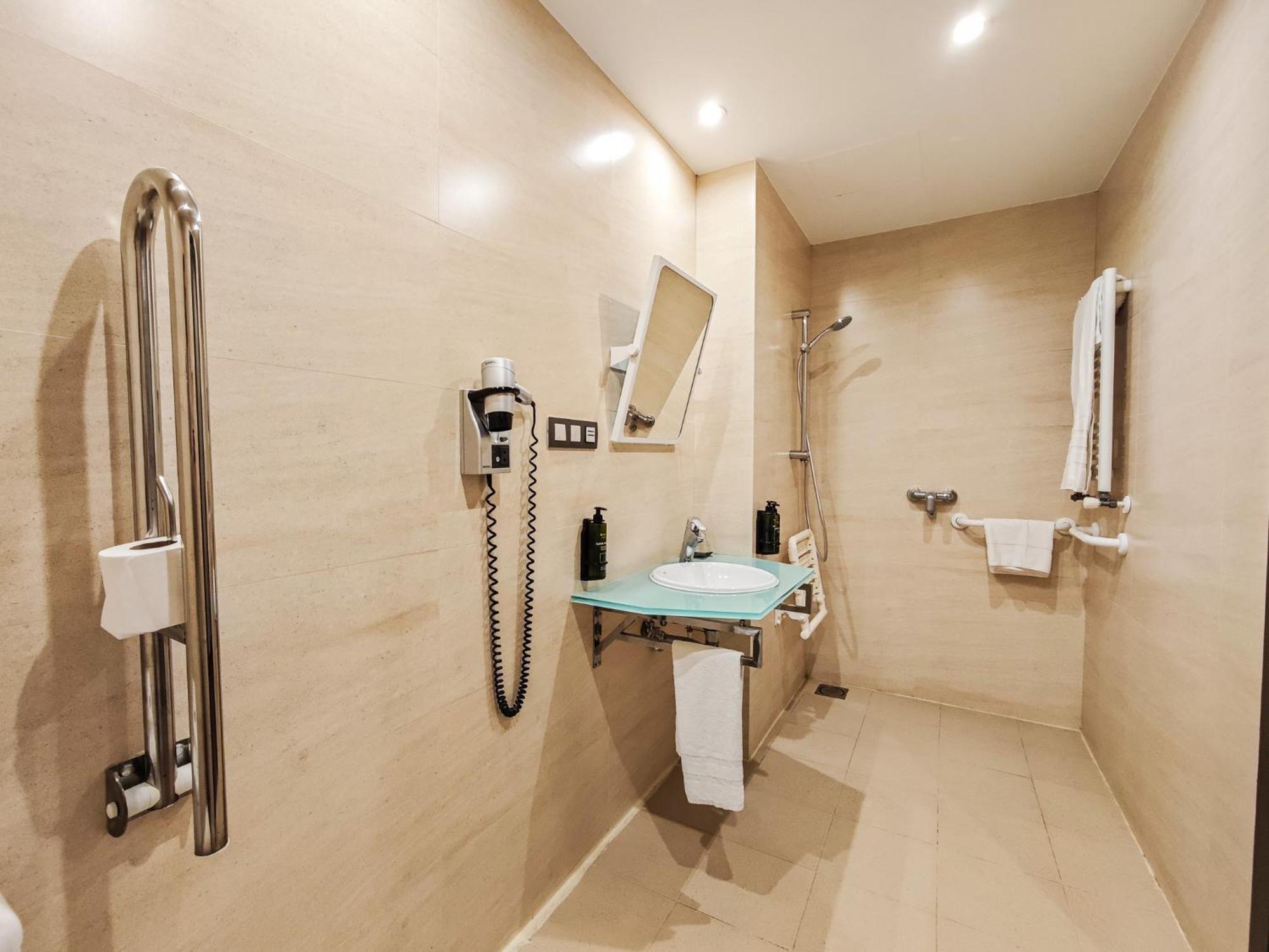 Azz Pamplona Norte Hotel Berriozar Kültér fotó